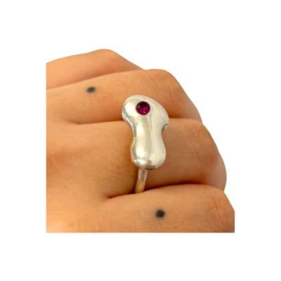 Hana Qiumarsi - Silver ring with stone (the blob series)