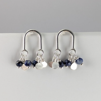Georgina Dunn Jewellery - Short U shaped stud earrings with peridot